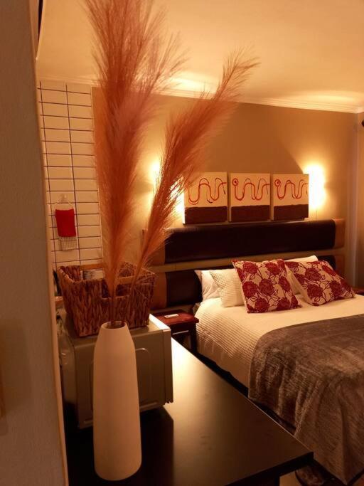 Best Overnight With Free Wifi. Modern & Private Блоемфонтейн Екстериор снимка